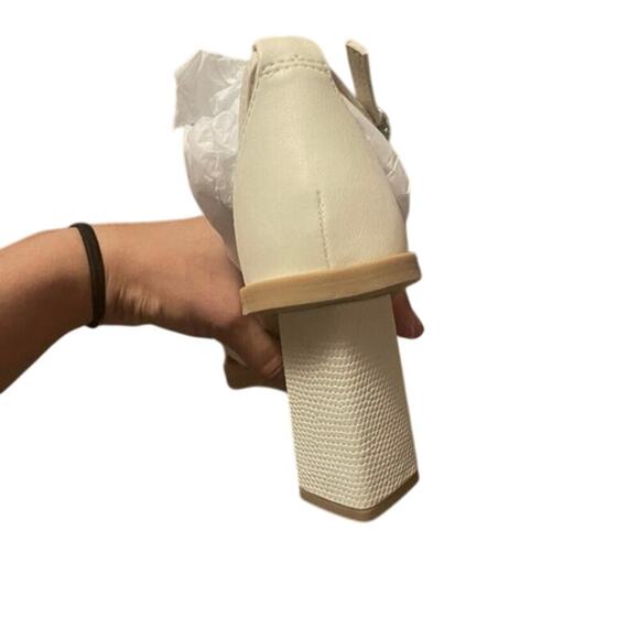 Dolce Vita Farah Ankle Strap Heels Ivory Buckle Closure Block Heel Sz 9.5 - Picture 5 of 5